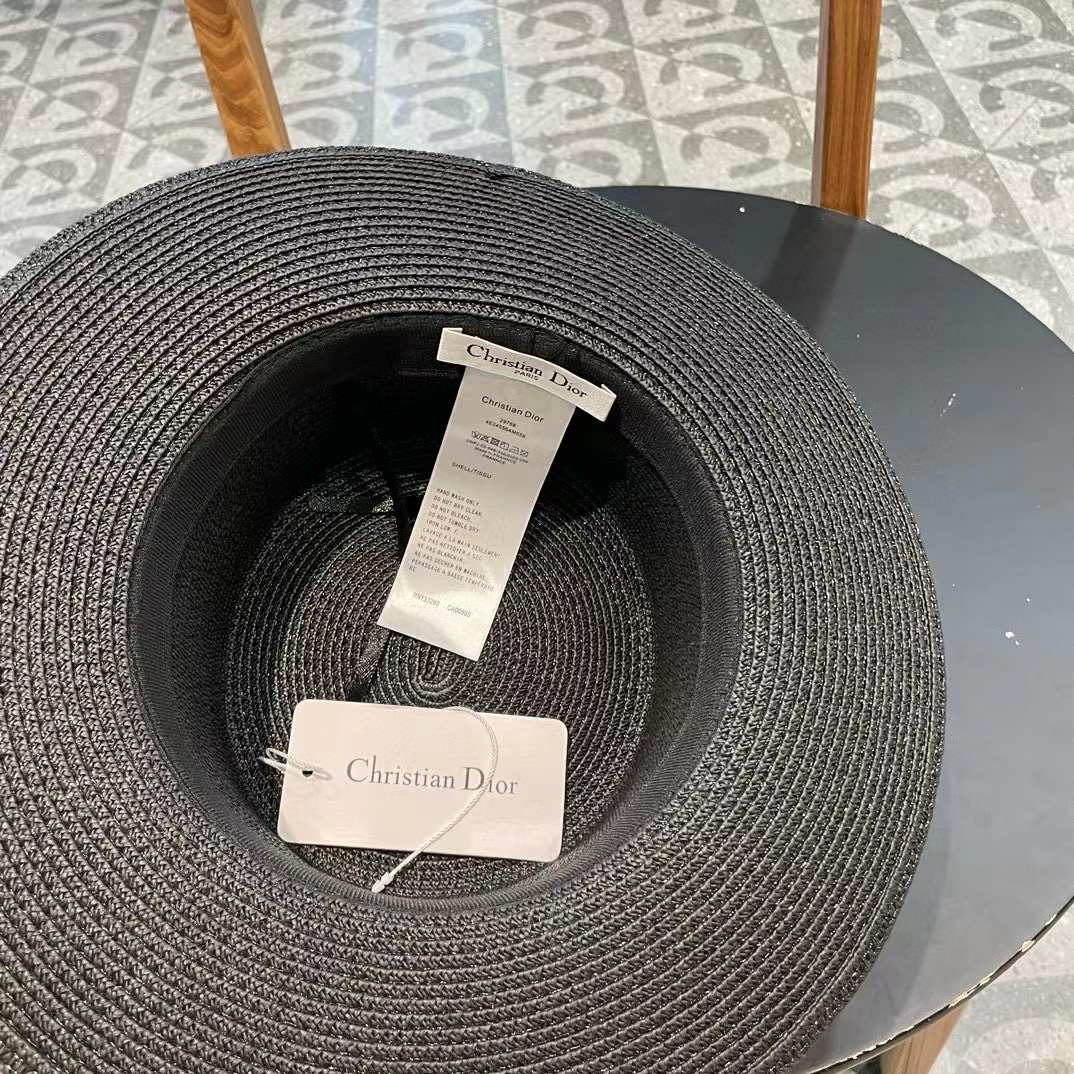  Dior迪奥新款草帽，高密度制作，一顶超级有品位的草帽了~出街首选！帽型超美腻颜色妥妥，轻便携带！小仙