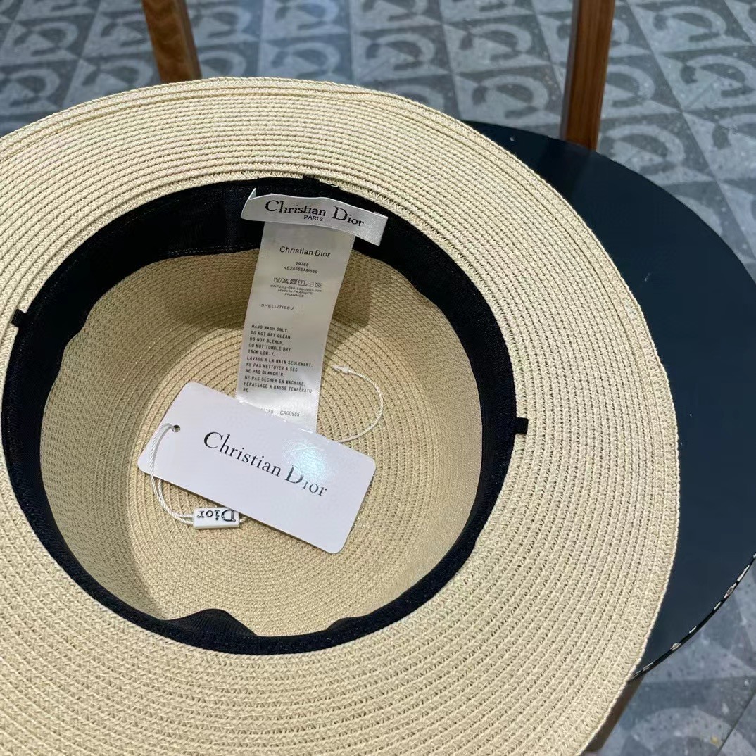  Dior迪奥新款草帽，高密度制作，一顶超级有品位的草帽了~出街首选！帽型超美腻颜色妥妥，轻便携带！小仙