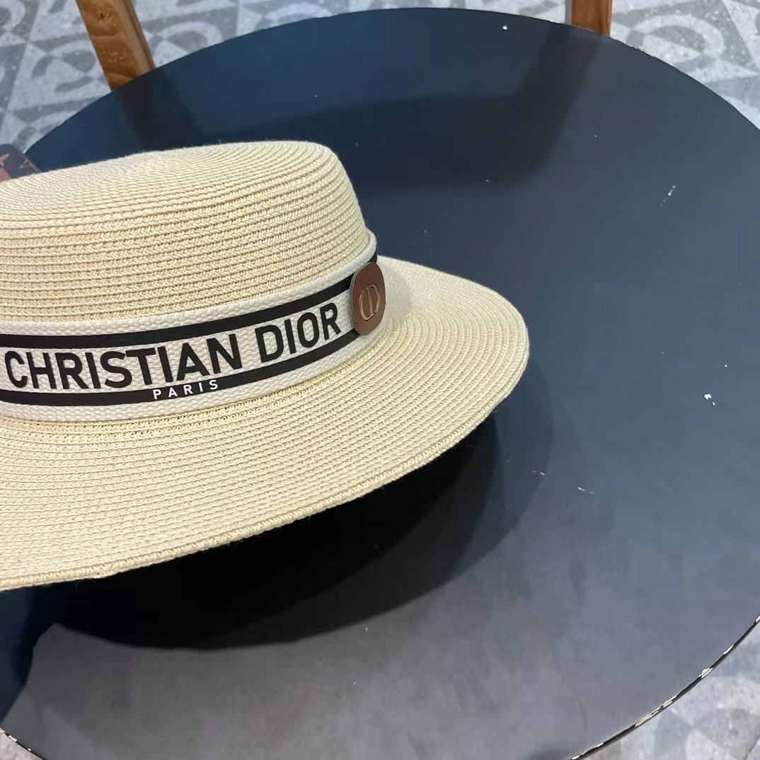  Dior迪奥新款草帽，高密度制作，一顶超级有品位的草帽了~出街首选！帽型超美腻颜色妥妥，轻便携带！小仙
