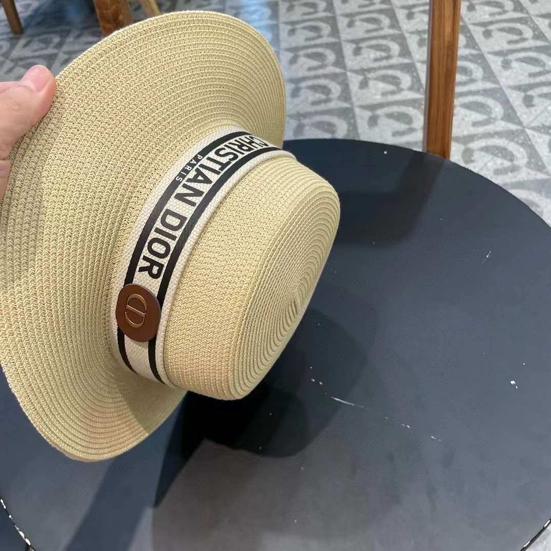  Dior迪奥新款草帽，高密度制作，一顶超级有品位的草帽了~出街首选！帽型超美腻颜色妥妥，轻便携带！小仙