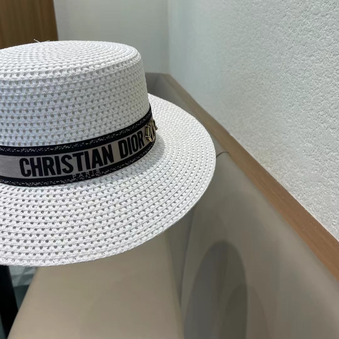  Dior迪奥官方款草帽，高密度制作，一顶超级有品位的草帽了~出街首选！帽型超美腻颜色妥妥，轻便携带！小