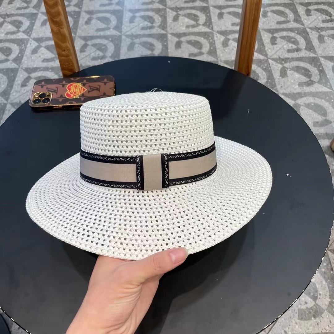  Dior迪奥官方款草帽，高密度制作，一顶超级有品位的草帽了~出街首选！帽型超美腻颜色妥妥，轻便携带！小