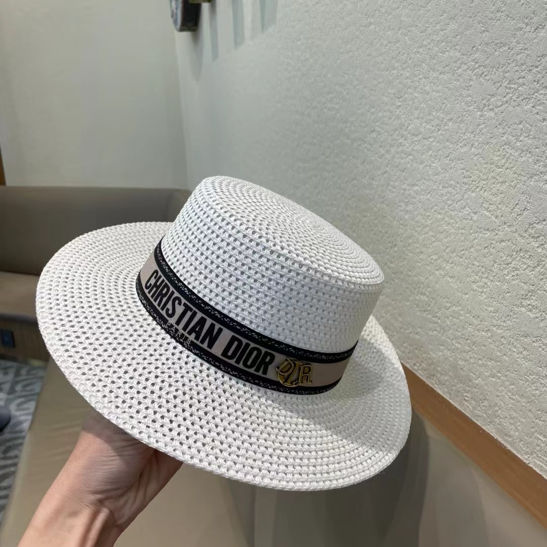  Dior迪奥官方款草帽，高密度制作，一顶超级有品位的草帽了~出街首选！帽型超美腻颜色妥妥，轻便携带！小