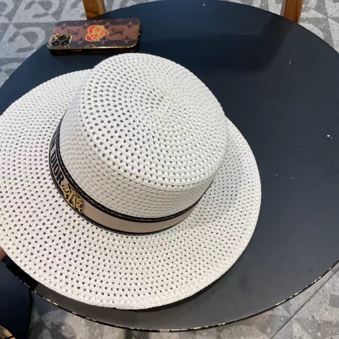  Dior迪奥官方款草帽，高密度制作，一顶超级有品位的草帽了~出街首选！帽型超美腻颜色妥妥，轻便携带！小