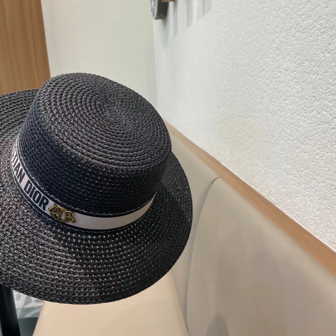  Dior迪奥官方款草帽，高密度制作，一顶超级有品位的草帽了~出街首选！帽型超美腻颜色妥妥，轻便携带！小