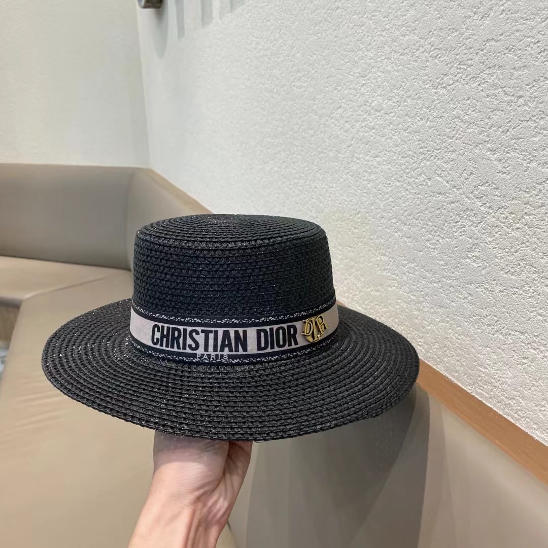  Dior迪奥官方款草帽，高密度制作，一顶超级有品位的草帽了~出街首选！帽型超美腻颜色妥妥，轻便携带！小