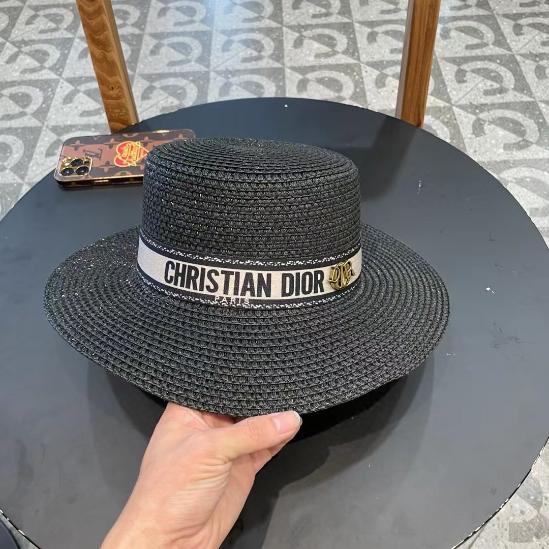  Dior迪奥官方款草帽，高密度制作，一顶超级有品位的草帽了~出街首选！帽型超美腻颜色妥妥，轻便携带！小