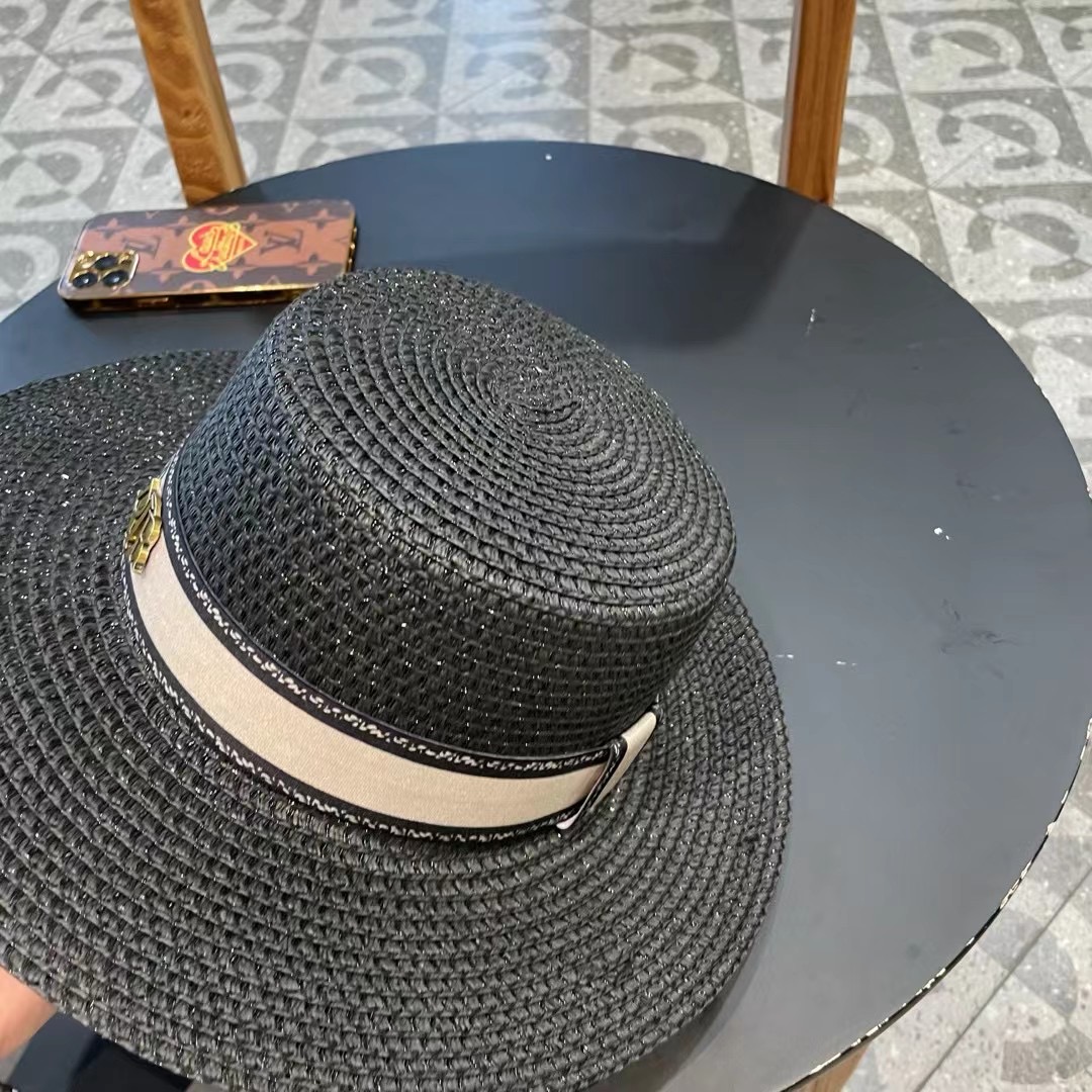  Dior迪奥官方款草帽，高密度制作，一顶超级有品位的草帽了~出街首选！帽型超美腻颜色妥妥，轻便携带！小