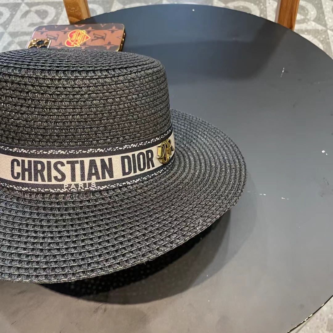  Dior迪奥官方款草帽，高密度制作，一顶超级有品位的草帽了~出街首选！帽型超美腻颜色妥妥，轻便携带！小