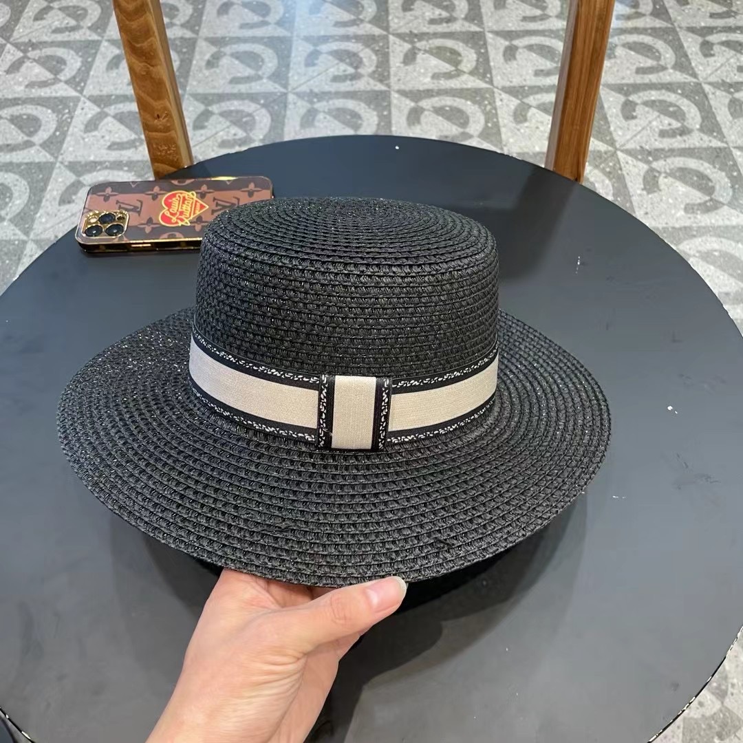  Dior迪奥官方款草帽，高密度制作，一顶超级有品位的草帽了~出街首选！帽型超美腻颜色妥妥，轻便携带！小