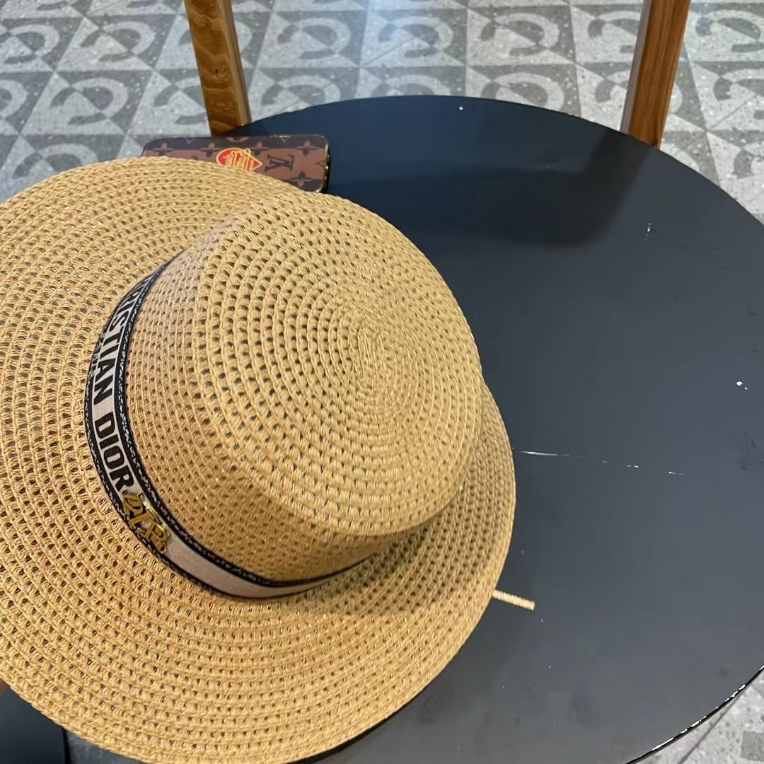  Dior迪奥官方款草帽，高密度制作，一顶超级有品位的草帽了~出街首选！帽型超美腻颜色妥妥，轻便携带！小