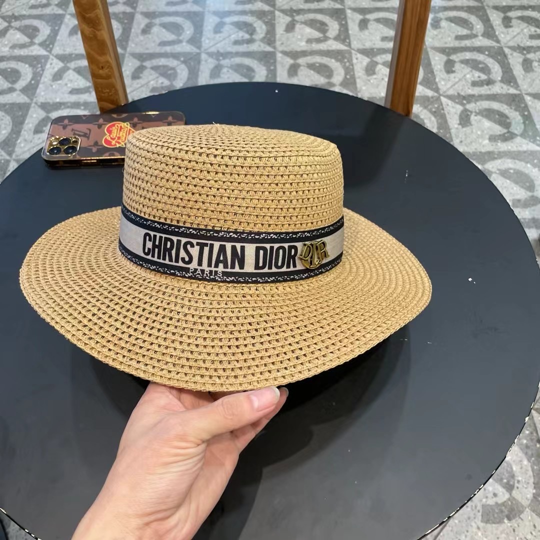  Dior迪奥官方款草帽，高密度制作，一顶超级有品位的草帽了~出街首选！帽型超美腻颜色妥妥，轻便携带！小