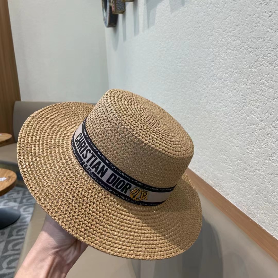  Dior迪奥官方款草帽，高密度制作，一顶超级有品位的草帽了~出街首选！帽型超美腻颜色妥妥，轻便携带！小