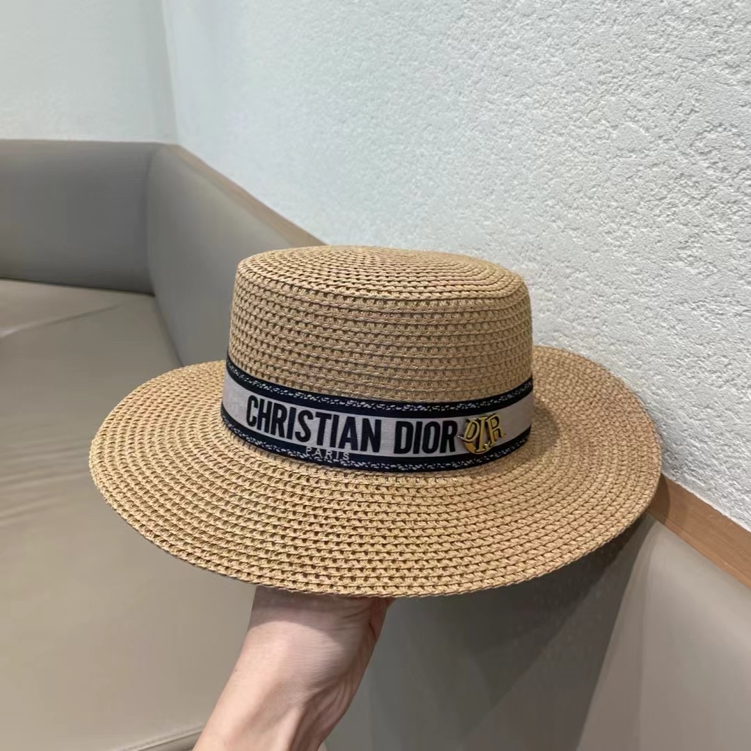  Dior迪奥官方款草帽，高密度制作，一顶超级有品位的草帽了~出街首选！帽型超美腻颜色妥妥，轻便携带！小