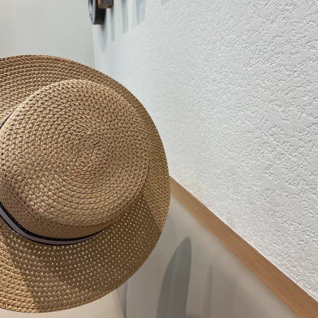  Dior迪奥官方款草帽，高密度制作，一顶超级有品位的草帽了~出街首选！帽型超美腻颜色妥妥，轻便携带！小