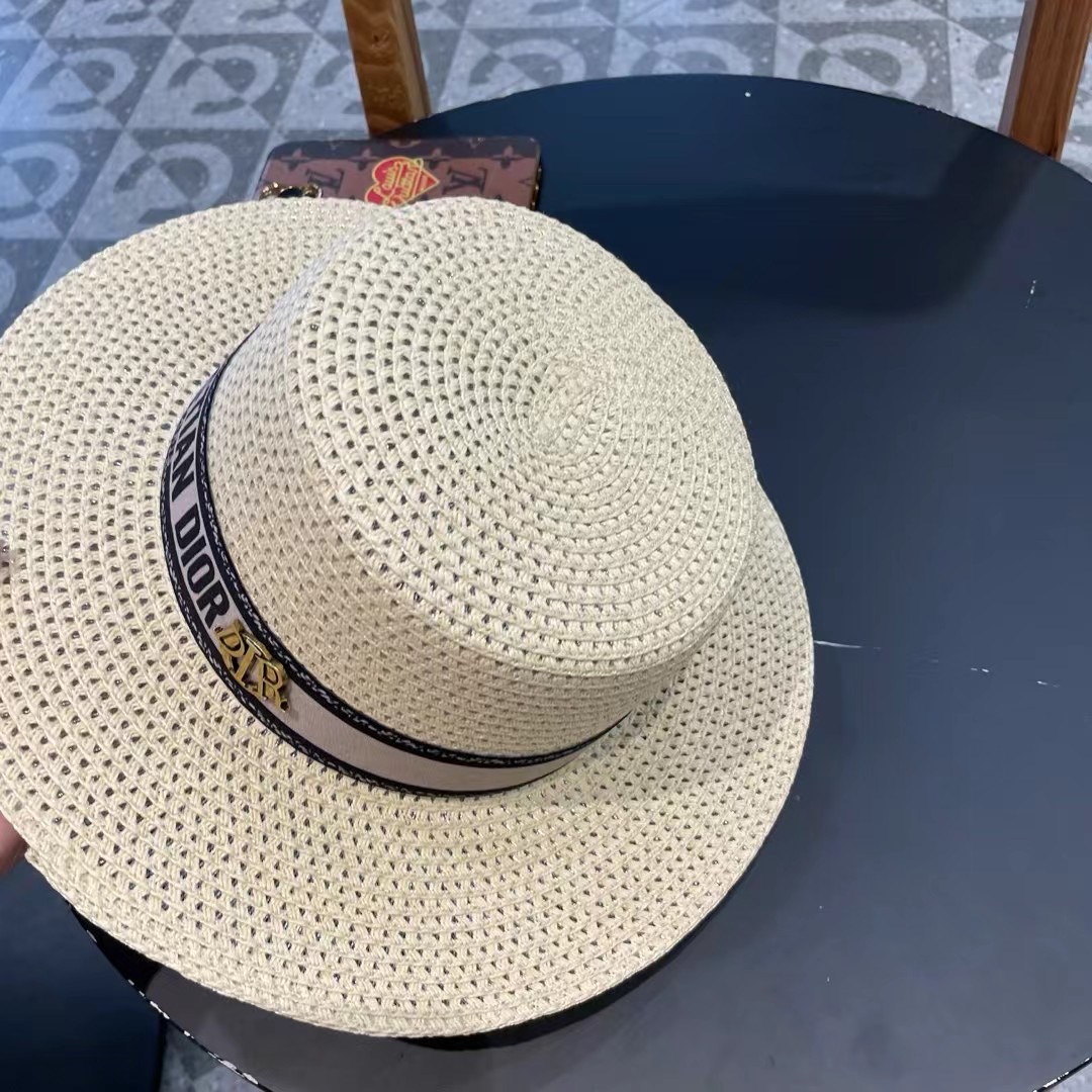  Dior迪奥官方款草帽，高密度制作，一顶超级有品位的草帽了~出街首选！帽型超美腻颜色妥妥，轻便携带！小