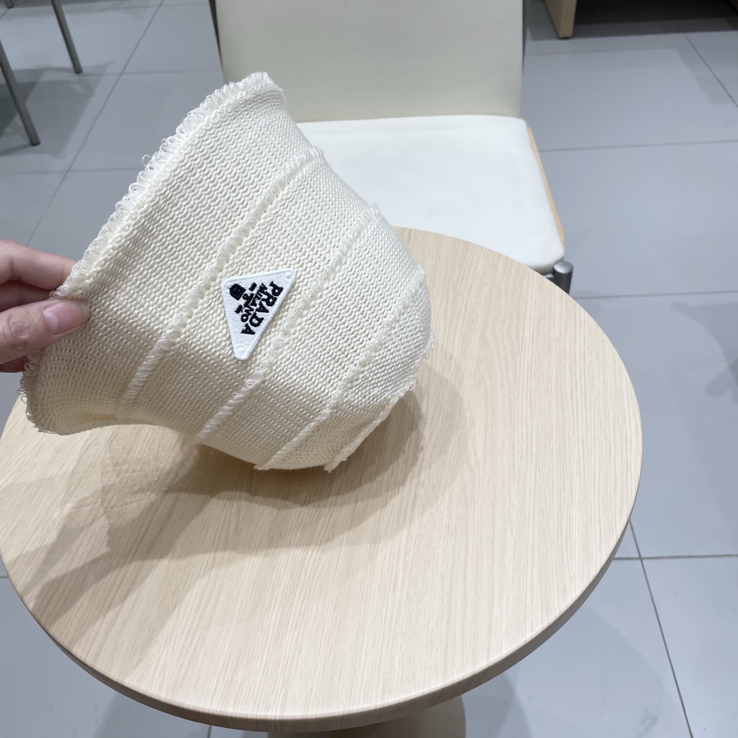  Prada普拉达2025新款高级感黑色系针织渔夫帽女盆帽休闲百搭显脸小遮阳防晒帽