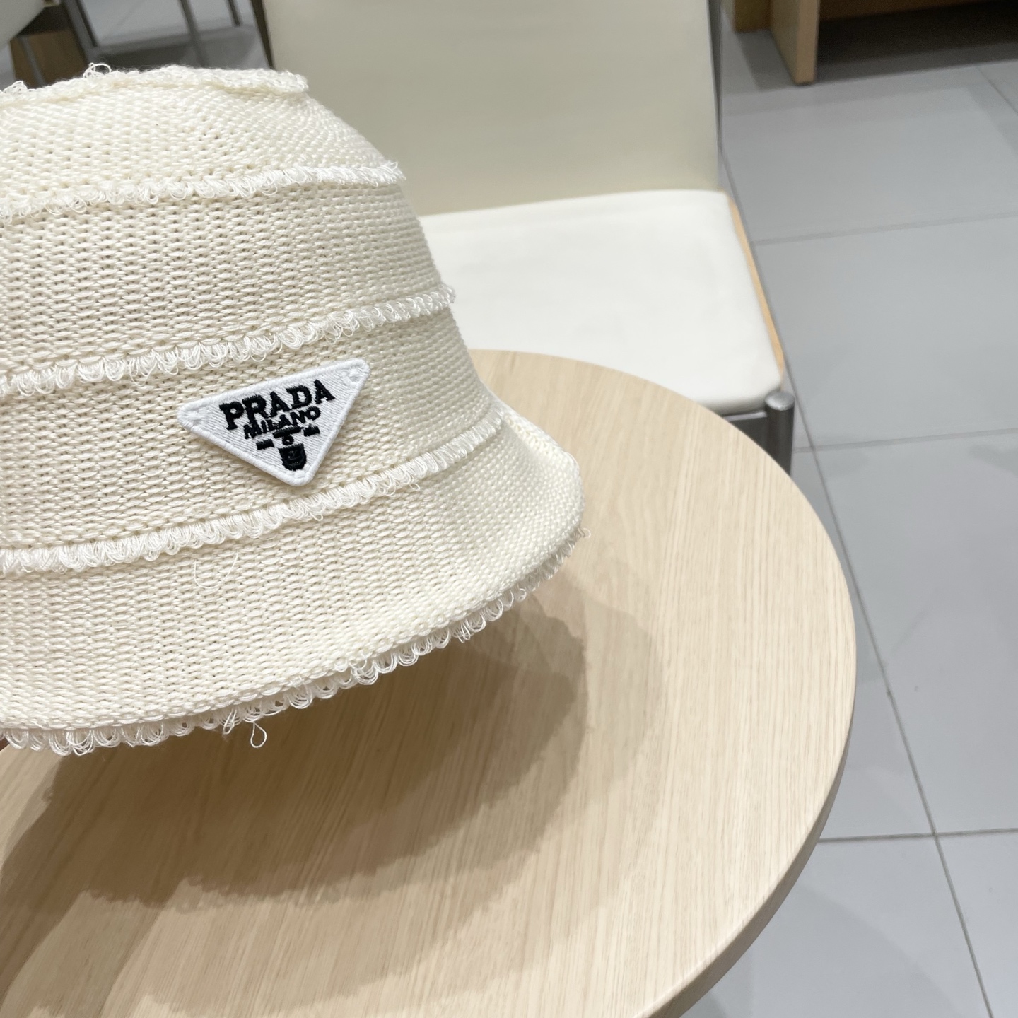  Prada普拉达2025新款高级感黑色系针织渔夫帽女盆帽休闲百搭显脸小遮阳防晒帽