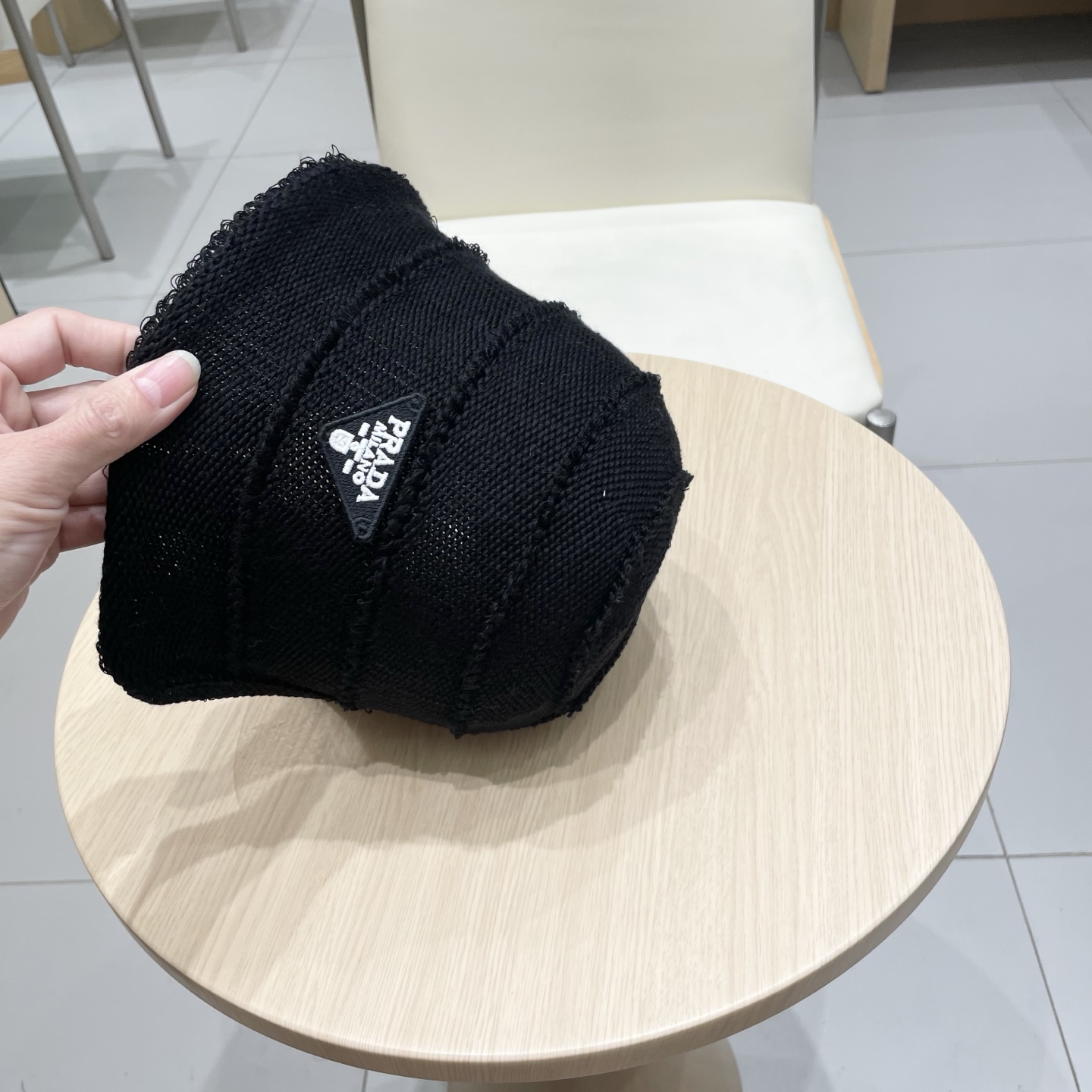  Prada普拉达2025新款高级感黑色系针织渔夫帽女盆帽休闲百搭显脸小遮阳防晒帽