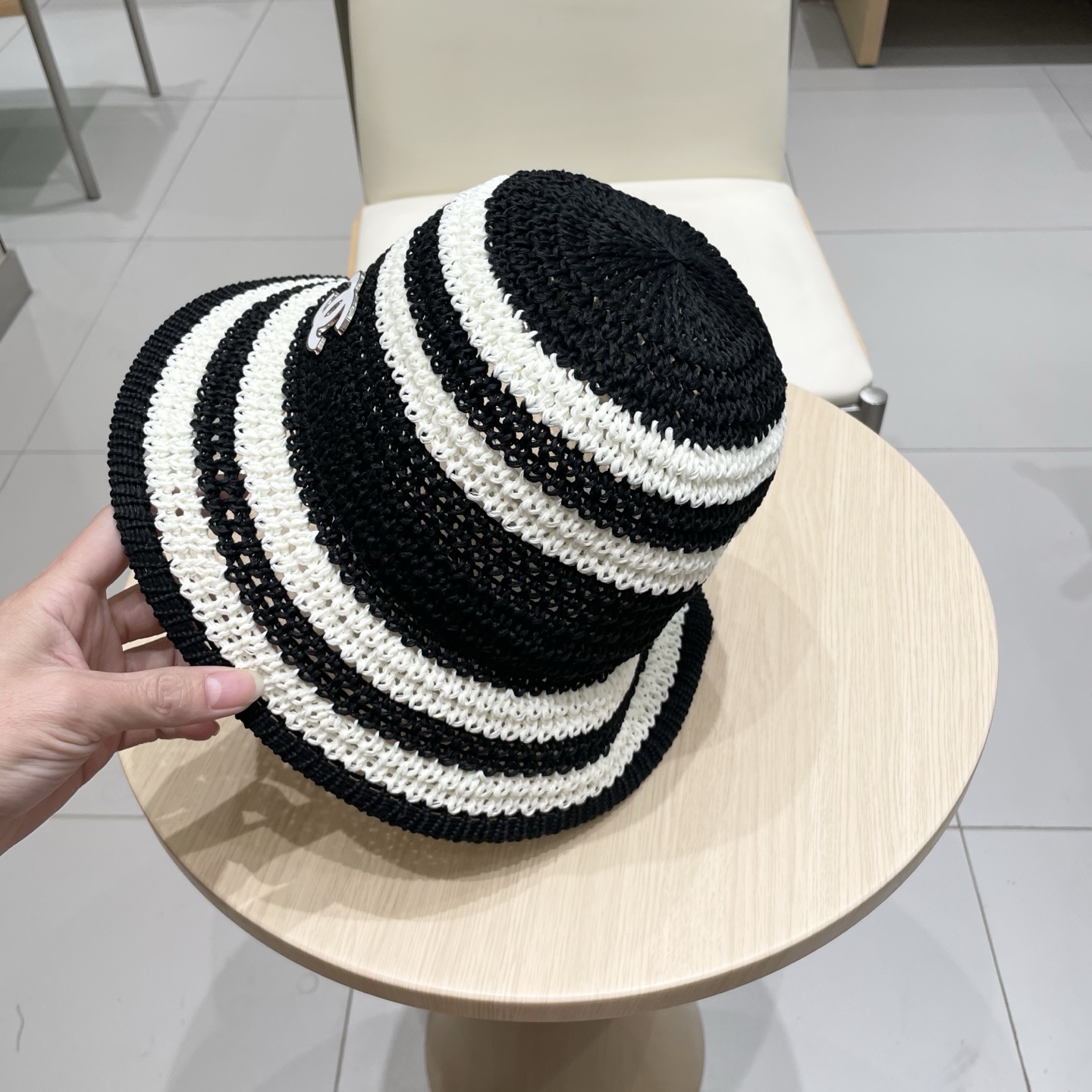  Chanel香奈儿草编撞色条纹镂空渔夫帽女夏季宽檐防晒帽户外出游度假遮脸太阳帽