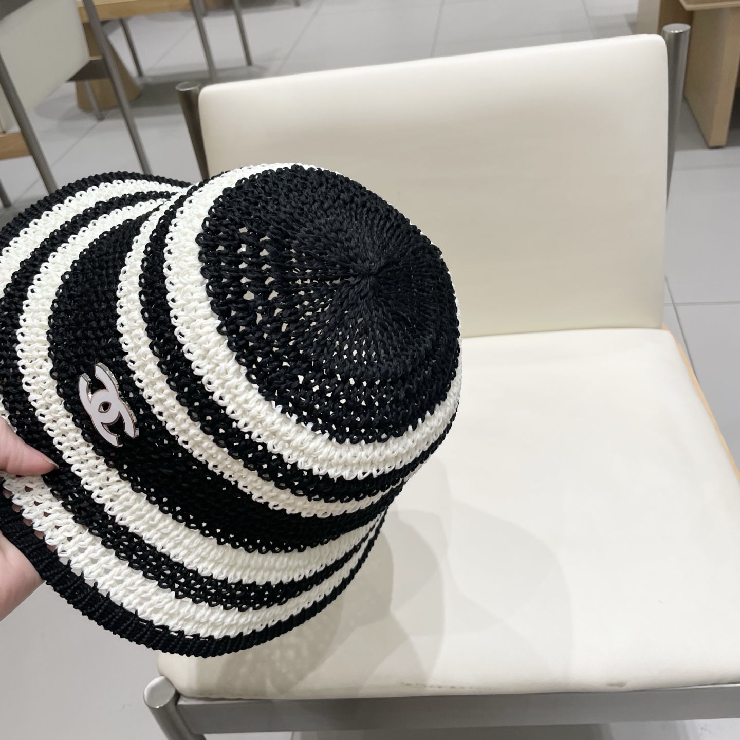  Chanel香奈儿草编撞色条纹镂空渔夫帽女夏季宽檐防晒帽户外出游度假遮脸太阳帽