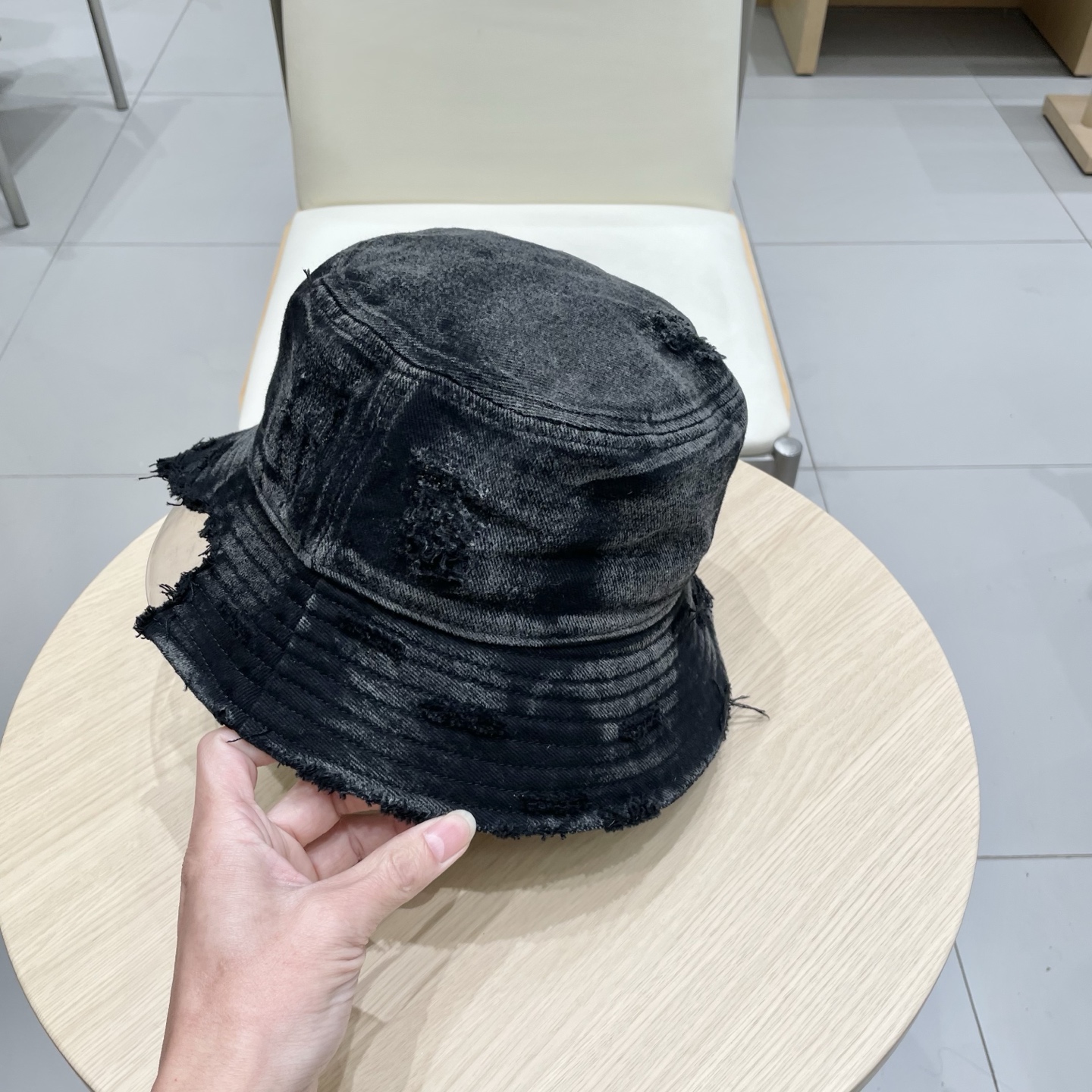   原单品质
GUCCI古奇渔夫帽👒官网新品火爆来袭 工艺非常精美 高档大气上档次！低调奢华，方便携带！