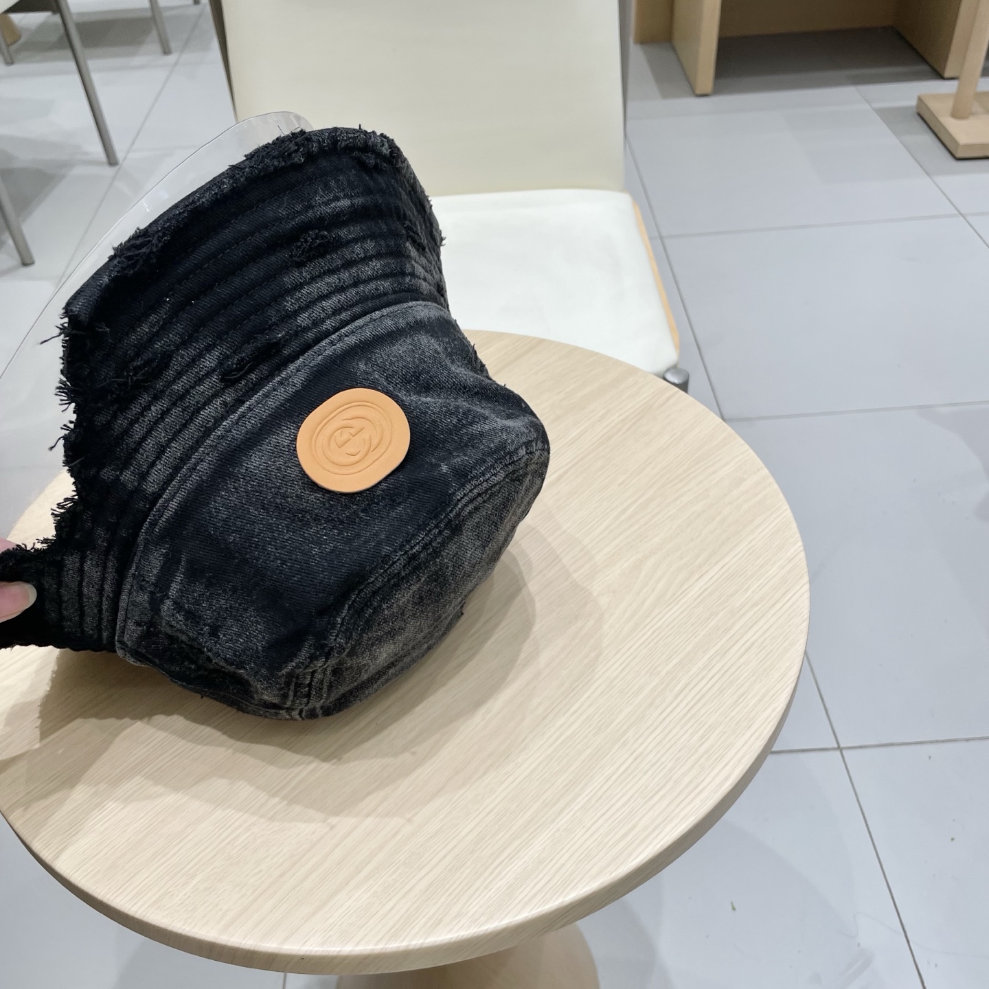   原单品质
GUCCI古奇渔夫帽👒官网新品火爆来袭 工艺非常精美 高档大气上档次！低调奢华，方便携带！