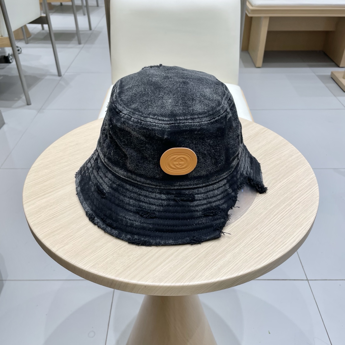   原单品质
GUCCI古奇渔夫帽👒官网新品火爆来袭 工艺非常精美 高档大气上档次！低调奢华，方便携带！