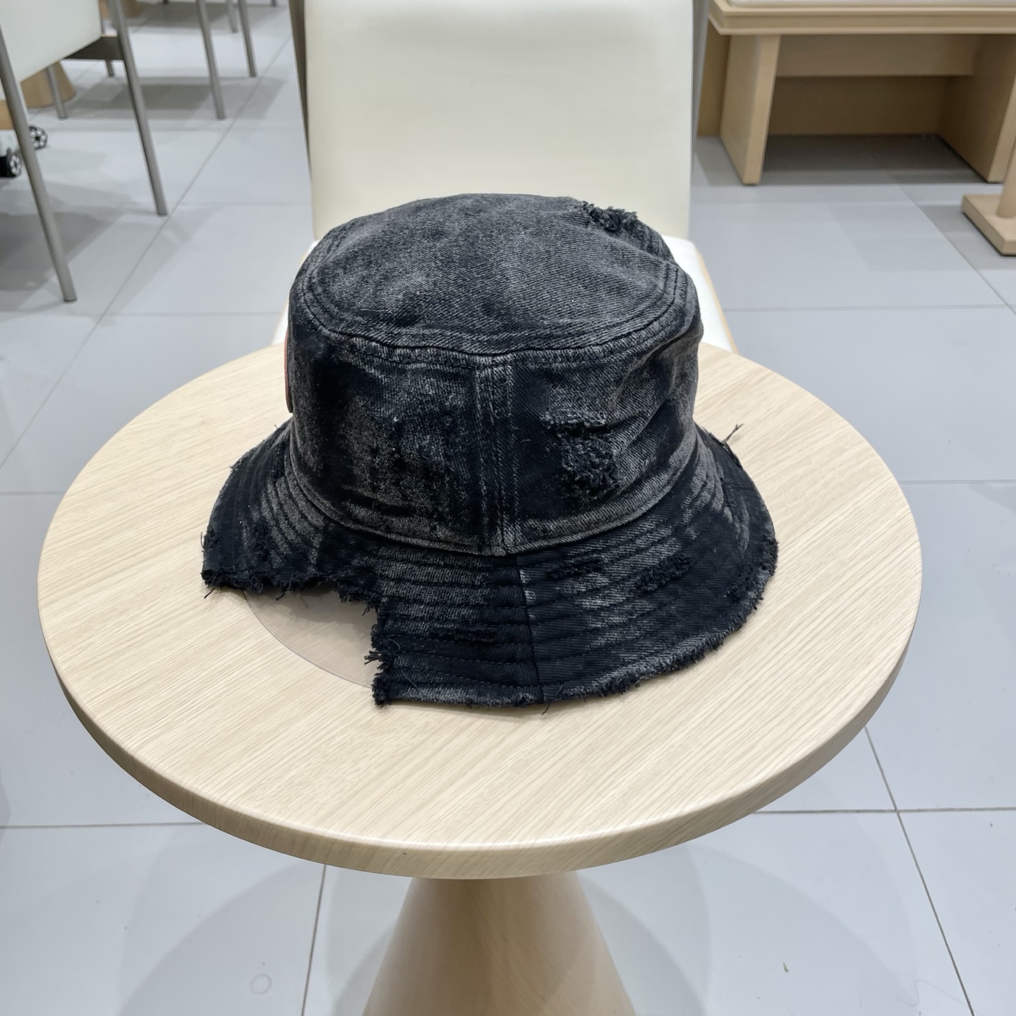   原单品质
GUCCI古奇渔夫帽👒官网新品火爆来袭 工艺非常精美 高档大气上档次！低调奢华，方便携带！