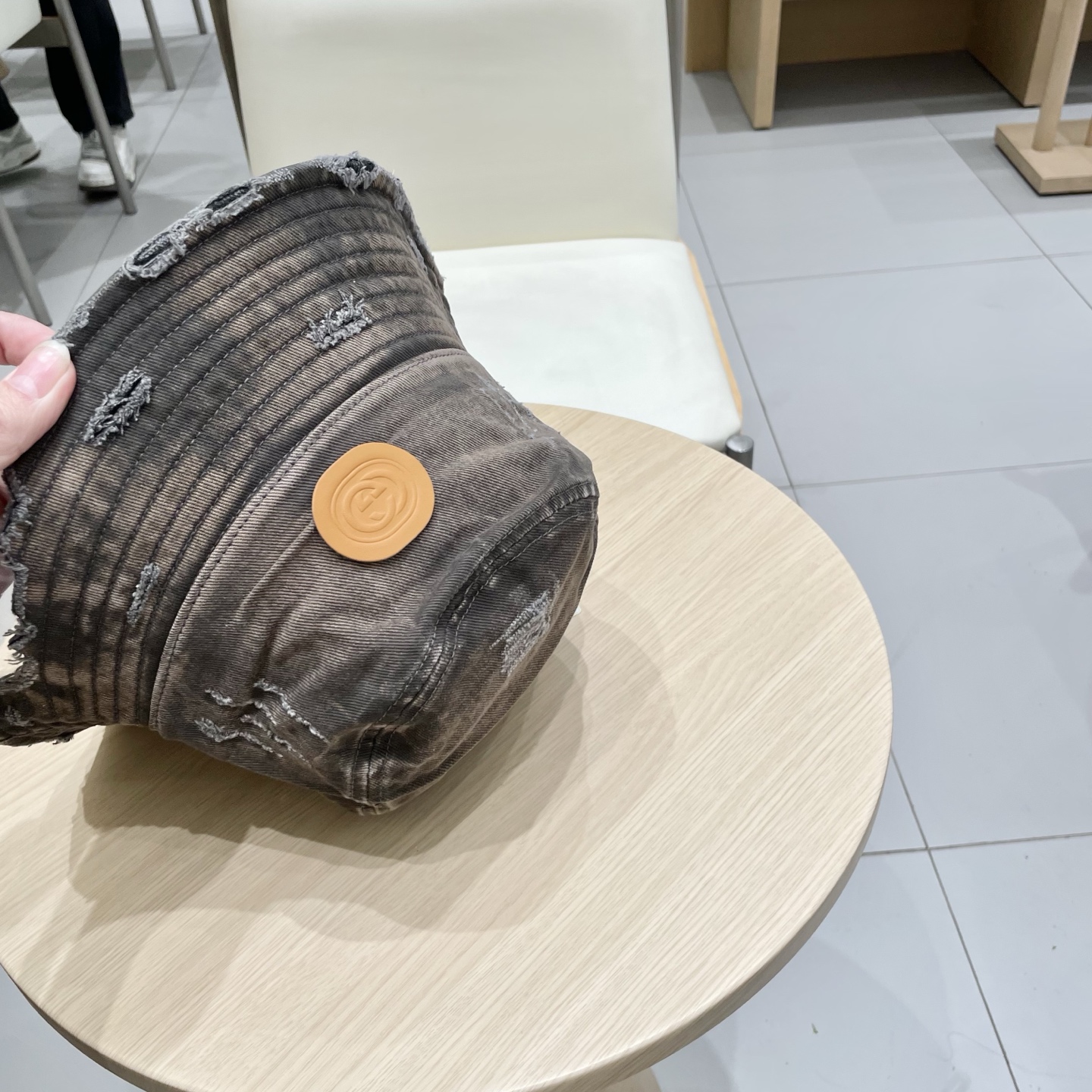   原单品质
GUCCI古奇渔夫帽👒官网新品火爆来袭 工艺非常精美 高档大气上档次！低调奢华，方便携带！