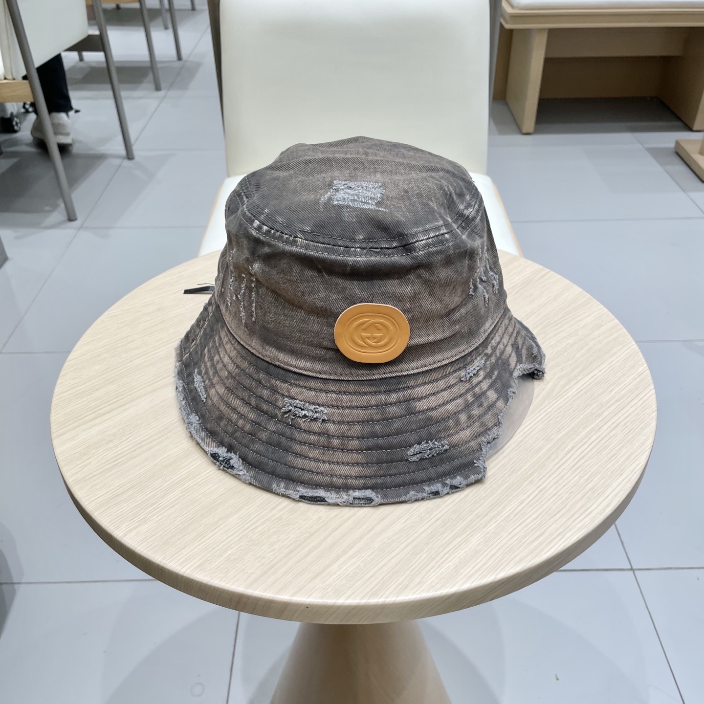   原单品质
GUCCI古奇渔夫帽👒官网新品火爆来袭 工艺非常精美 高档大气上档次！低调奢华，方便携带！