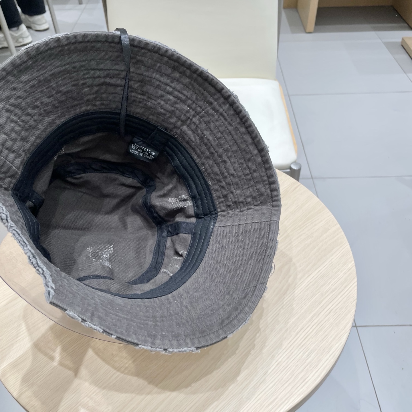   原单品质
GUCCI古奇渔夫帽👒官网新品火爆来袭 工艺非常精美 高档大气上档次！低调奢华，方便携带！