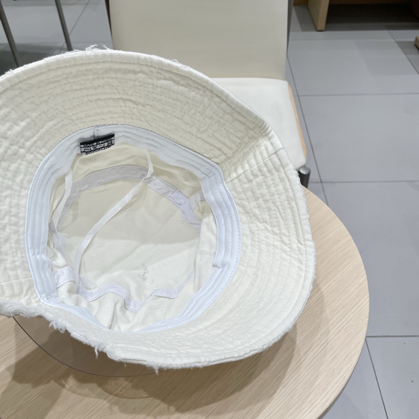   原单品质
GUCCI古奇渔夫帽👒官网新品火爆来袭 工艺非常精美 高档大气上档次！低调奢华，方便携带！