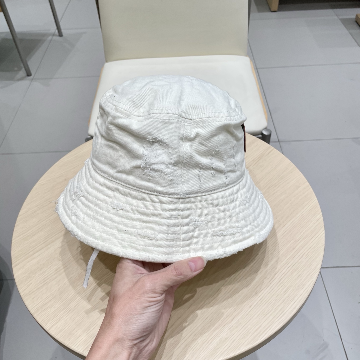   原单品质
GUCCI古奇渔夫帽👒官网新品火爆来袭 工艺非常精美 高档大气上档次！低调奢华，方便携带！