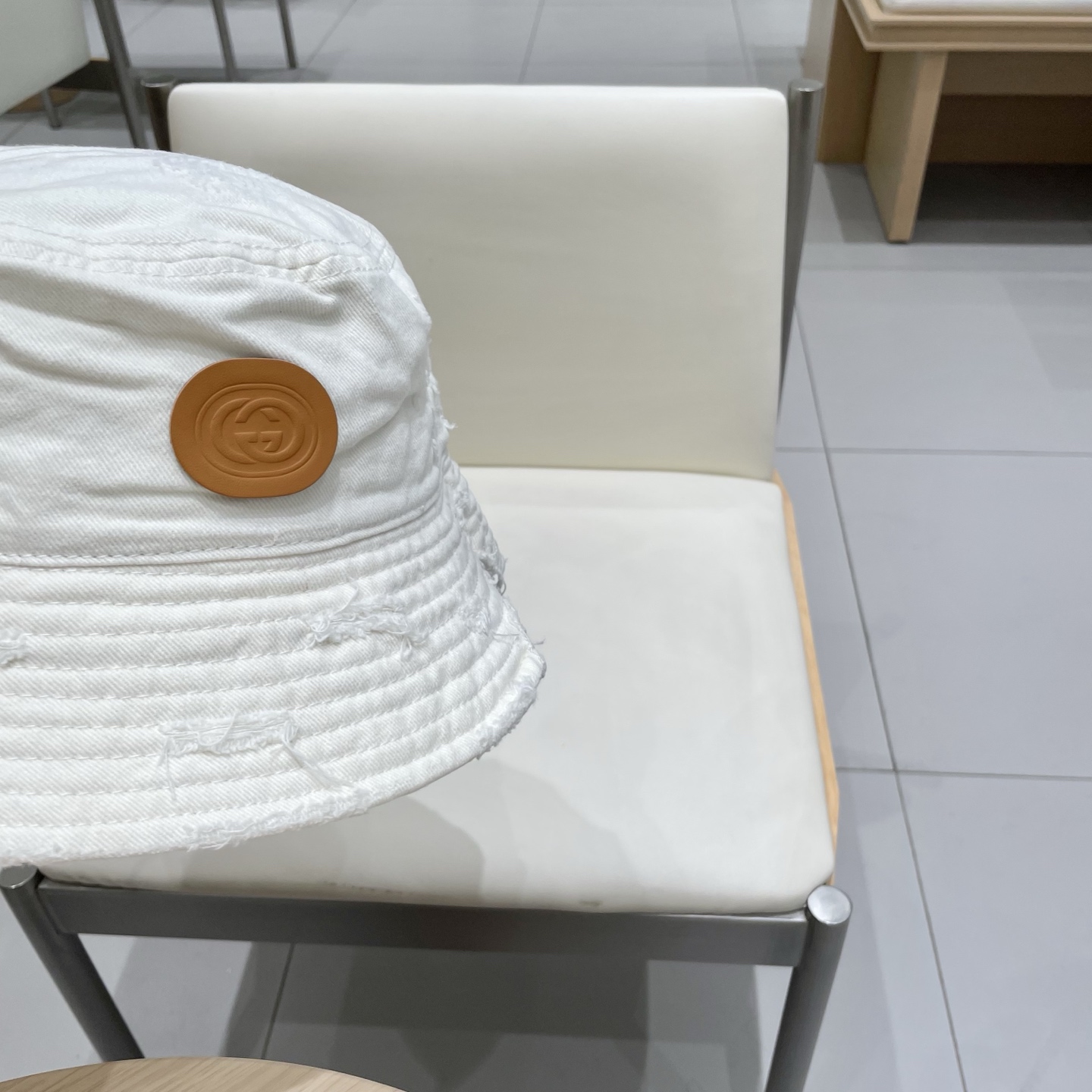   原单品质
GUCCI古奇渔夫帽👒官网新品火爆来袭 工艺非常精美 高档大气上档次！低调奢华，方便携带！