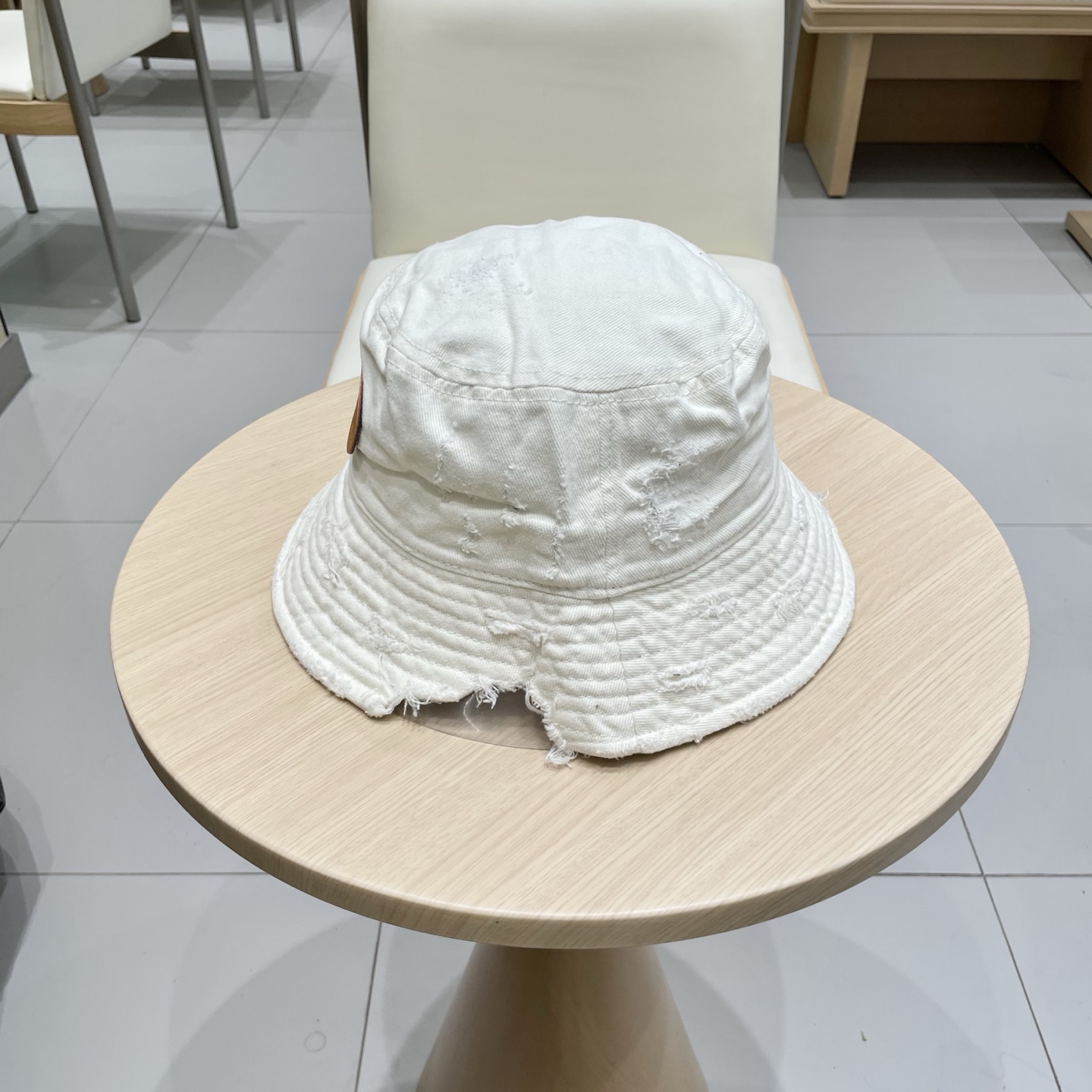   原单品质
GUCCI古奇渔夫帽👒官网新品火爆来袭 工艺非常精美 高档大气上档次！低调奢华，方便携带！