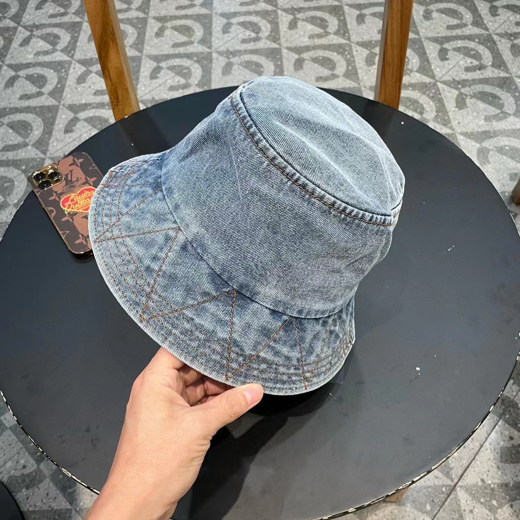 【PRADA普拉达】新款牛仔做旧款渔夫帽，男女款又好搭配，出街单品