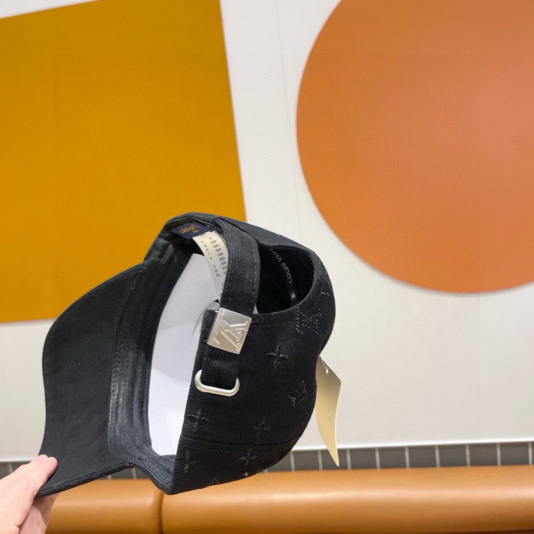  🧢路易威登棒球帽 LouisVuitton😍新款LV棒球帽，重工打造♥️高端大气，百搭款🤗男女通用！跑