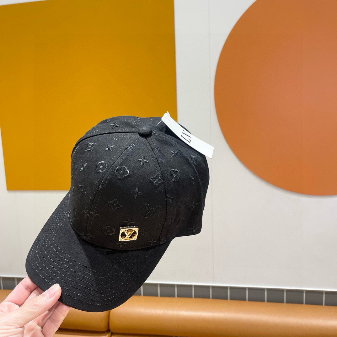  🧢路易威登棒球帽 LouisVuitton😍新款LV棒球帽，重工打造♥️高端大气，百搭款🤗男女通用！跑