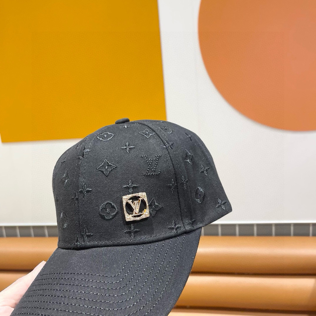  🧢路易威登棒球帽 LouisVuitton😍新款LV棒球帽，重工打造♥️高端大气，百搭款🤗男女通用！跑