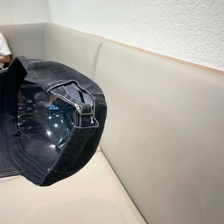  【巴黎世家】2025新款百搭棒球帽，新款出货，大牌出街，搭配衣服超绝！人手必入！