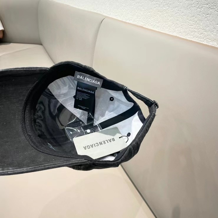  【巴黎世家】2025新款百搭棒球帽，新款出货，大牌出街，搭配衣服超绝！人手必入！