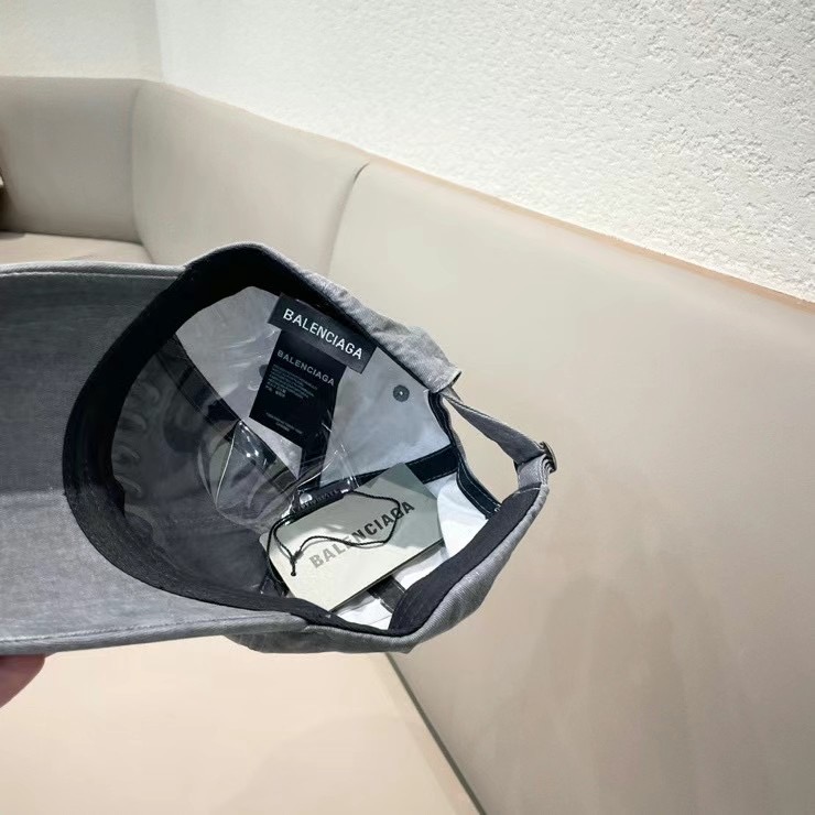  【巴黎世家】2025新款百搭棒球帽，新款出货，大牌出街，搭配衣服超绝！人手必入！