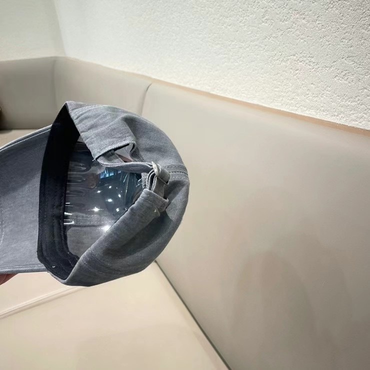  【巴黎世家】2025新款百搭棒球帽，新款出货，大牌出街，搭配衣服超绝！人手必入！