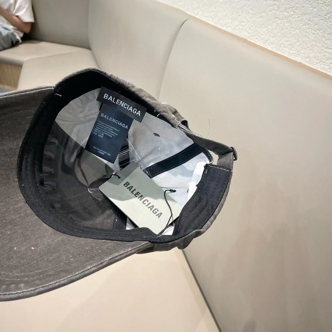  【巴黎世家】2025新款百搭棒球帽，新款出货，大牌出街，搭配衣服超绝！人手必入！