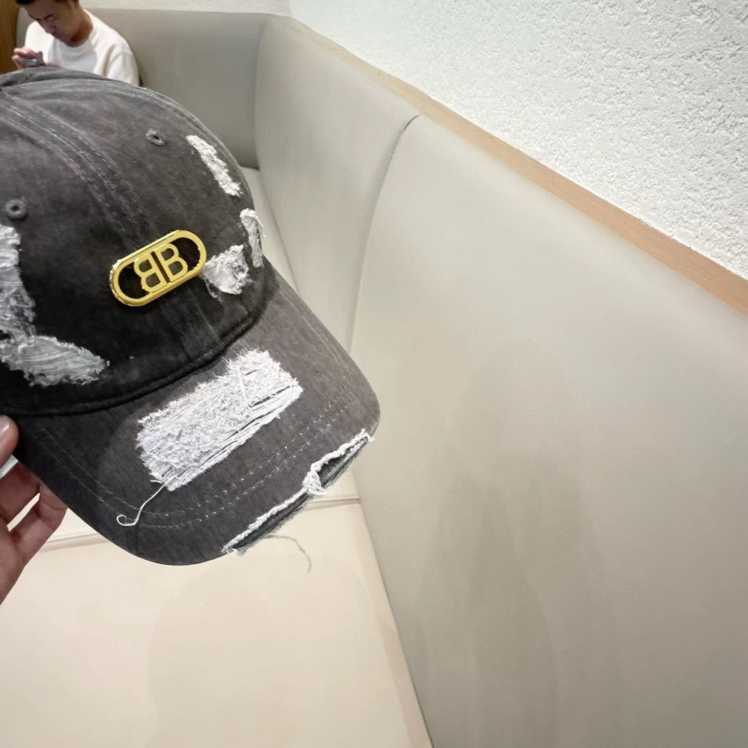  【巴黎世家】2025新款百搭棒球帽，新款出货，大牌出街，搭配衣服超绝！人手必入！