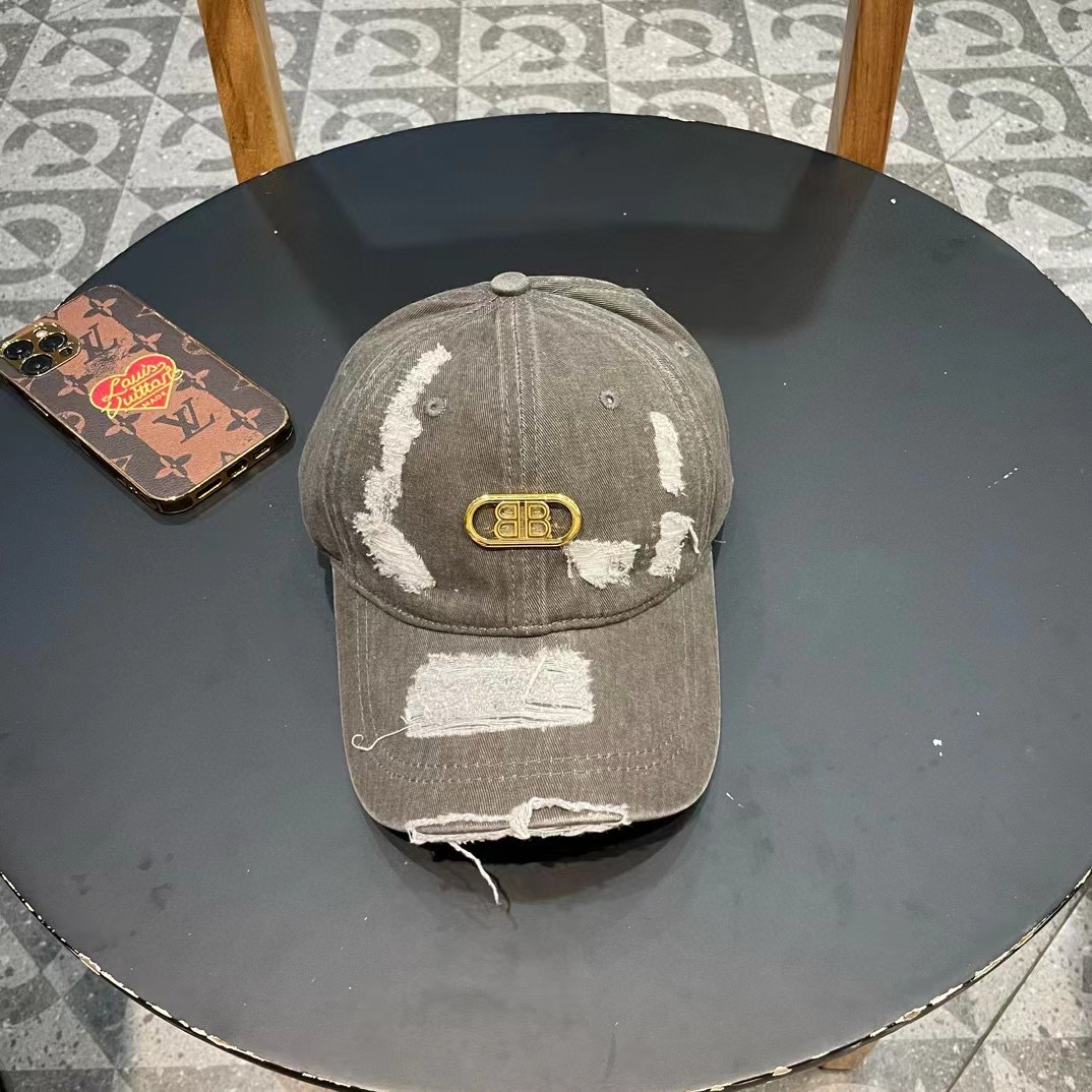  【巴黎世家】2025新款百搭棒球帽，新款出货，大牌出街，搭配衣服超绝！人手必入！