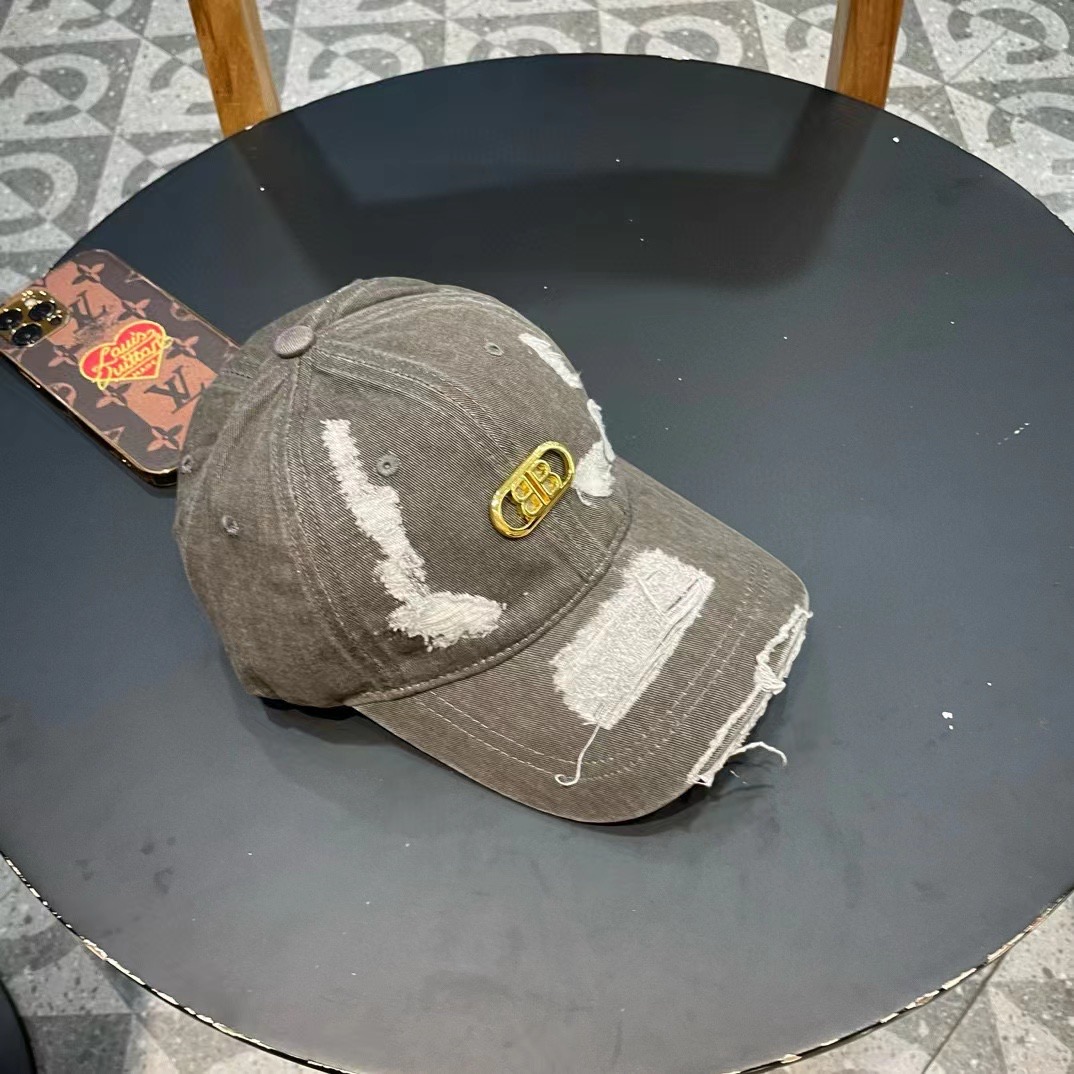  【巴黎世家】2025新款百搭棒球帽，新款出货，大牌出街，搭配衣服超绝！人手必入！