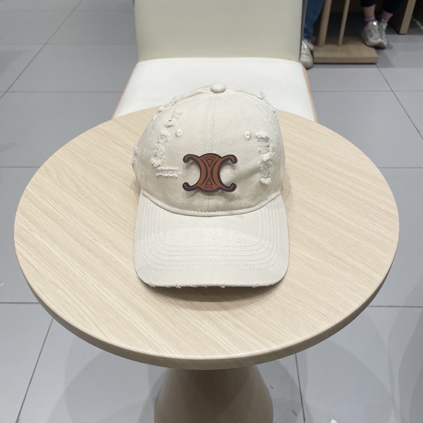  CELINE 塞琳 新款 🆕 棒球帽 🧢 
原单棒球帽 🧢原版1.1复刻 
面料轻盈透气。 💥
完美版