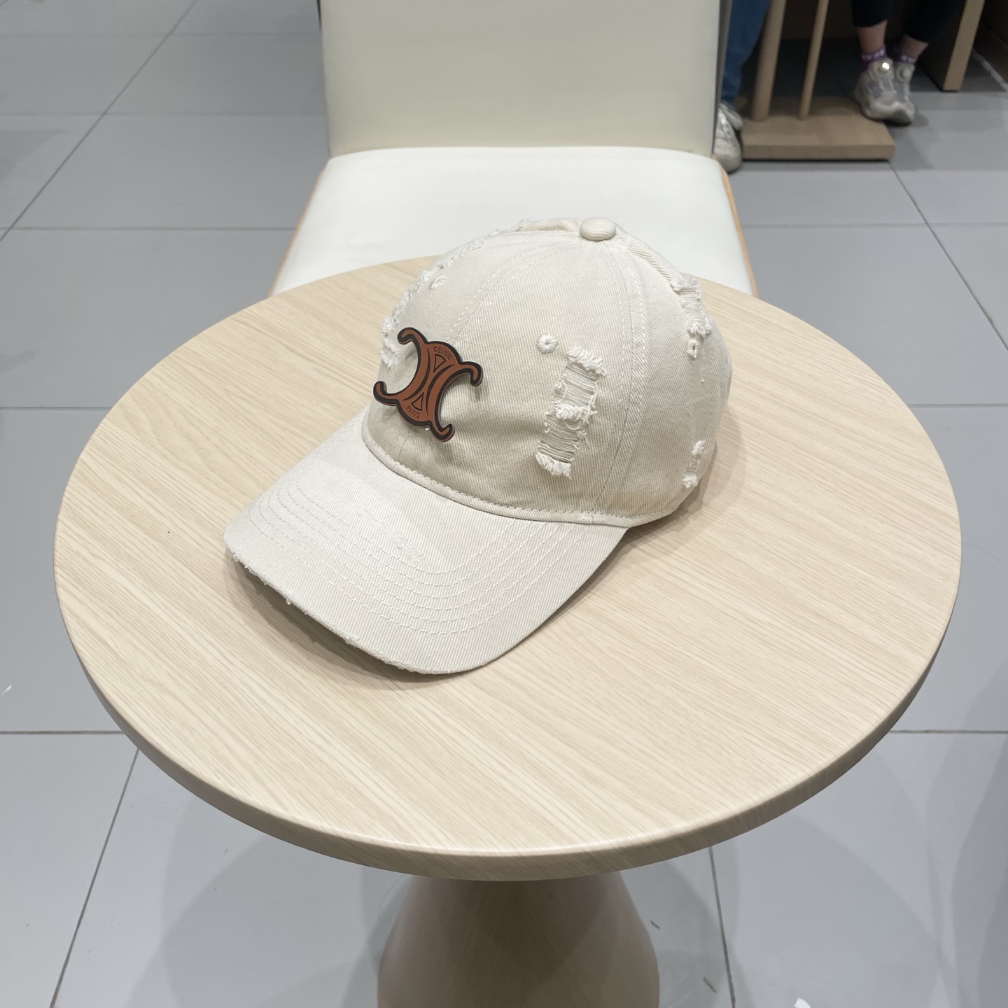  CELINE 塞琳 新款 🆕 棒球帽 🧢 
原单棒球帽 🧢原版1.1复刻 
面料轻盈透气。 💥
完美版